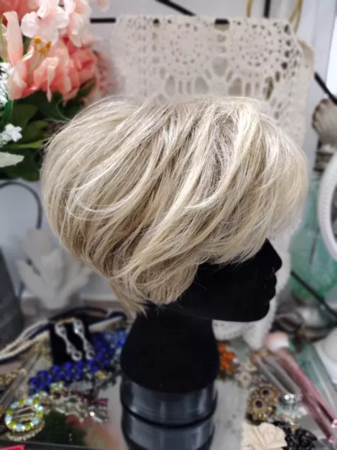 Hair2Wear Christie  Brinkley Bob Wig Blonde W Lowlights Highlights Discontinued