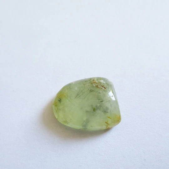 Préhnite cabochon pierre fine 17x14x5mm gemme multicolore reiki chakra plexus
