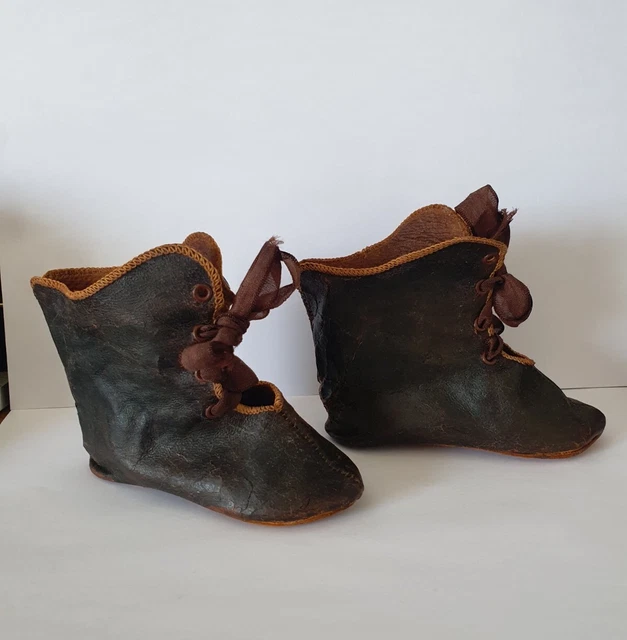 Ancienne paire de  CHAUSSURES/BOTTINES en cuir  de POUPÉE  JUMEAU taille 12 2