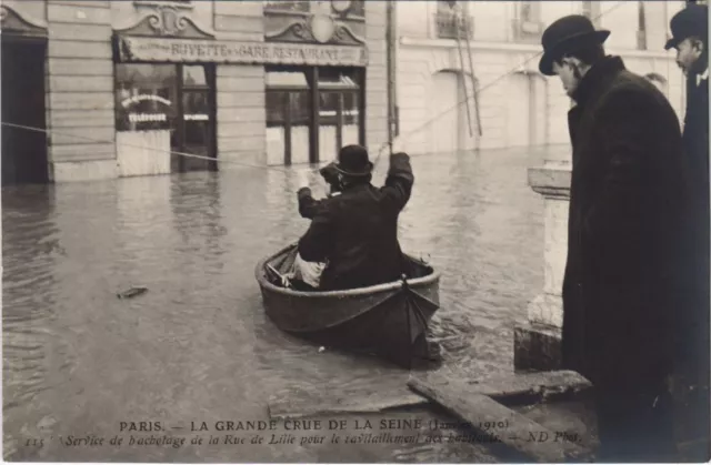 CPA Inondations 1910 PARIS Rue de Lille ravitaillement (996828)