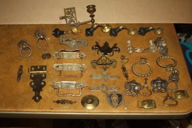 Lot of Antique / Vintage Furniture Hardware Drawer Pulls Handles Knobs ++