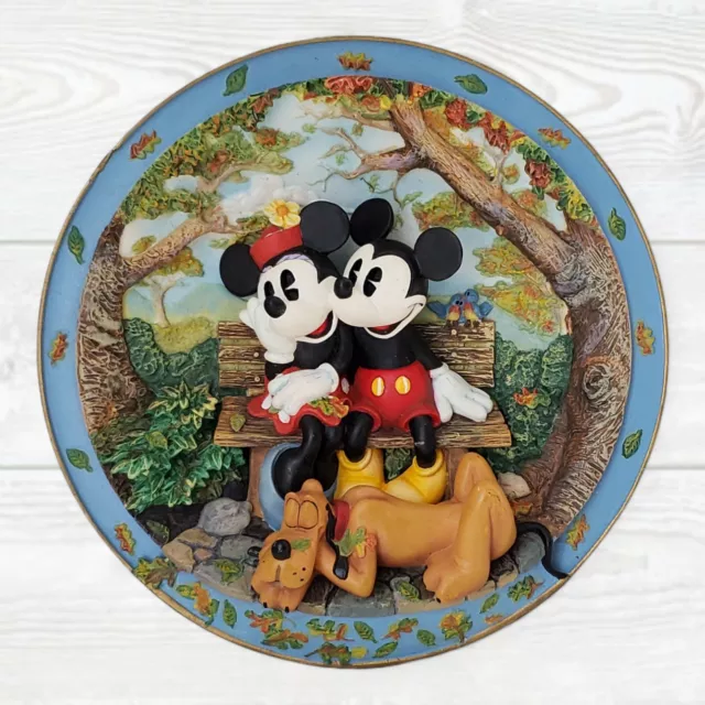 1998 Mickey Minnie Pluto Friendship Makes You Warm All Over 3D 6⅝" Plate A19822