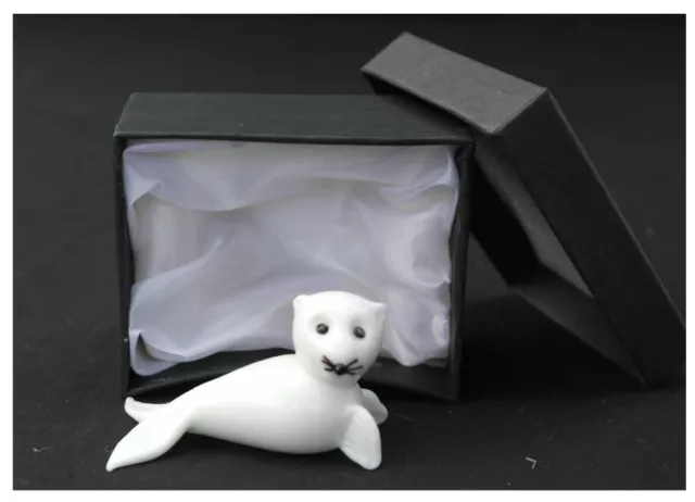 Gorgeous and very cute Seal glass figurine