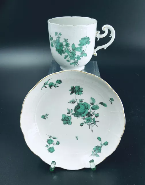 Antike Meissen Tasse mit originaler UT um 1750 Kupfergrüne Blumen  1. Wahl