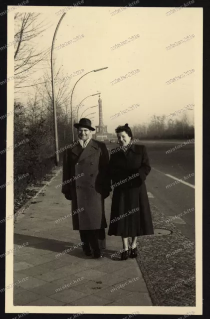 Foto-AK-Berlin-Siegessäule-Großer-Stern-Tiergarten-Straße-KFZ-Verkehr-3