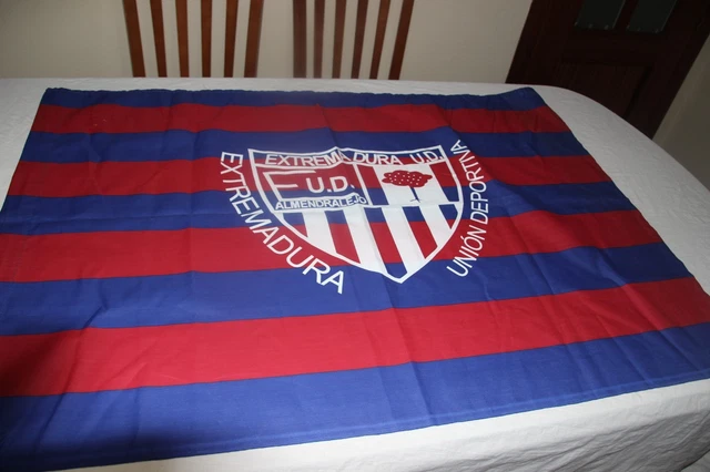 BANDERA MUY ANTIGUA Tiempo De Primera Del Club Futbol Extremadura Flag EUR 11,37 - ES