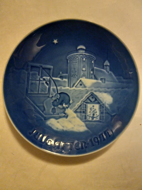Bing and Grondahl Jule After 1977 Christmas Plate-Copenhagen Christmas Bing and Grondahl Jule After 1977 Christmas Plate-Copenhagen Christmas