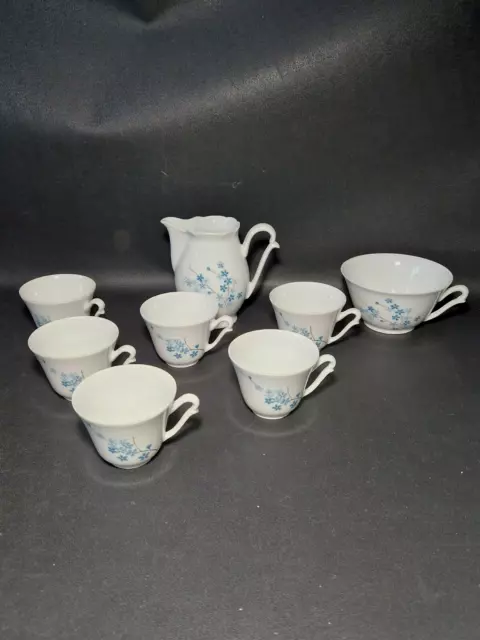 🔅  6 tasses à café, pot à lait en porcelaine de Sologne à décor fleurs myosotis