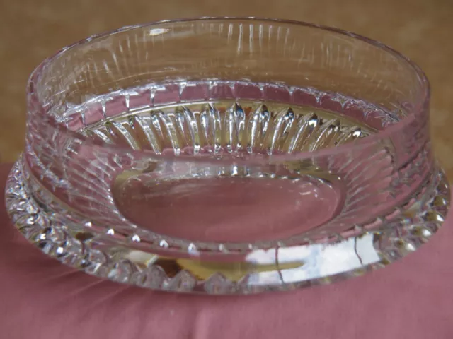 Beautiful Heavy Lead Crystal Bowl - Ideal for Christmas - Very nice pattern. 2