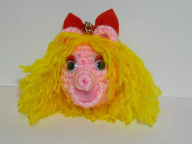 Miss Piggy de teleñecos con lazo rojo Llavero 3