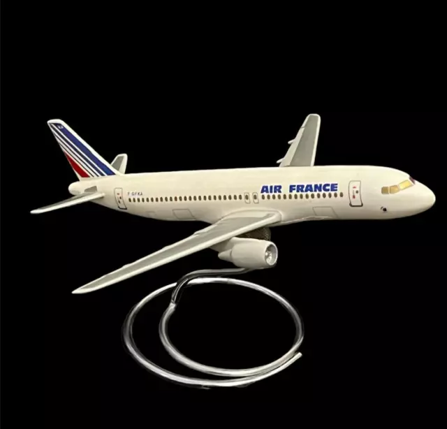 Maquette avion de ligne Heller - Airbus A320 Air France - Activité manuelle