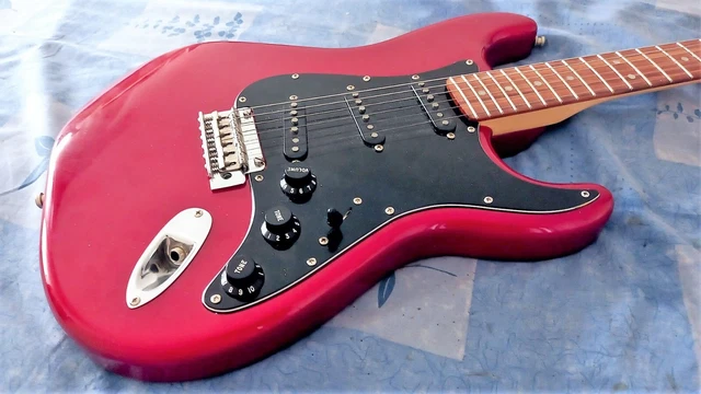 Fender Stratocaster Deluxe Series Partcaster Candy Apple