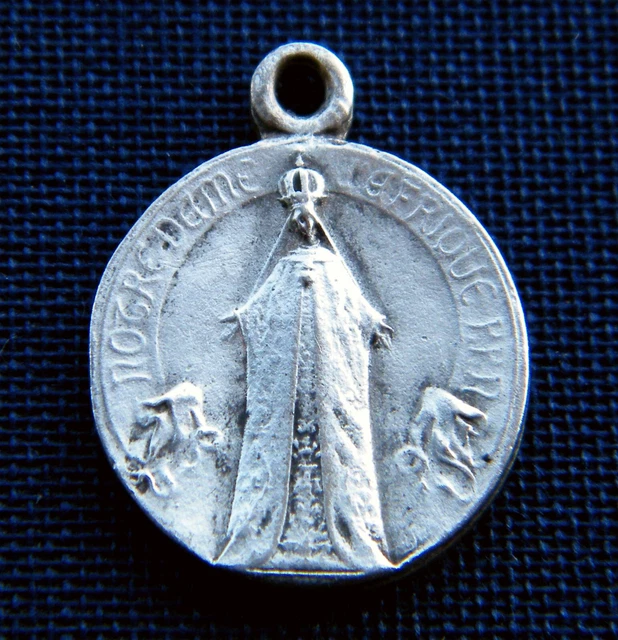 Médaille Religieuse Ancienne - Notre-Dame De La Délivrande, Basilique, Laiton - Occasion, France