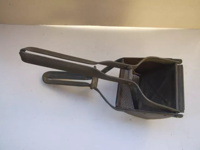 Vintage  Metal Manual Potato Ricer Press Masher Fruit Lemon Squeezer Juicer