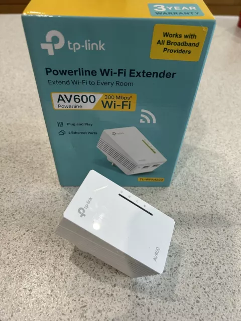 TP-LINK TL-WPA4220 AV600 Powerline 300mbps Wi-Fi Extender