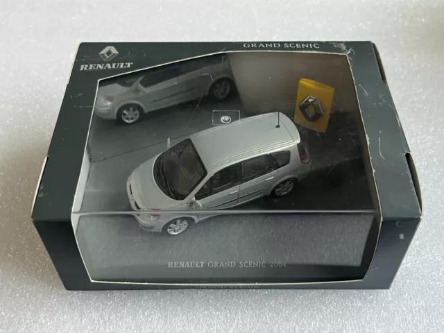 UNIVERSAL HOBBIES Renault Grand Scenic 2004 1/43 Voiture Miniature