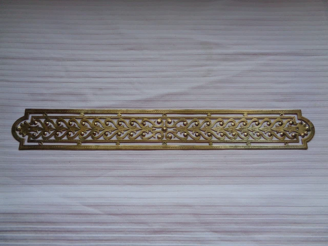 Plaque De Propreté Ancienne En Laiton – Motif Décoratif, Fabrication Française, Pour Porte Meuble