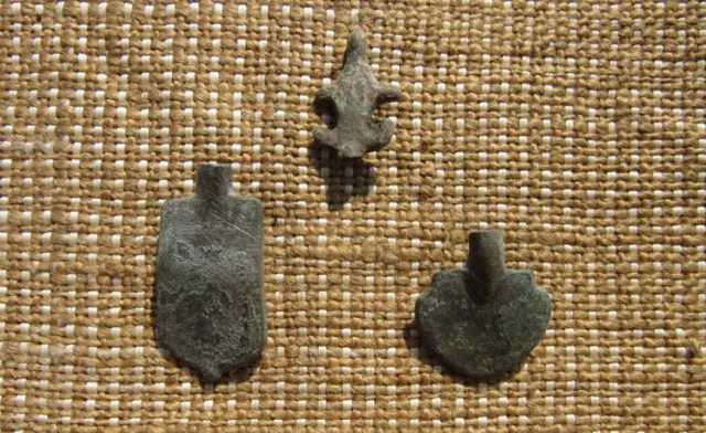 Escita - Sarmatia Bronce Antiguo Original Antiguo 3 piezas. Parte posterior de peroné 7-3 aC