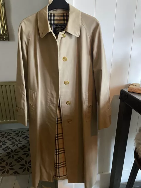 vintage Women’s burberry trench coat