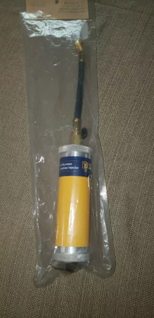YELLOW JACKET 4 OZ OIL INJECTOR  (1/4" male flare x 1/4" female Q.C.) 69562