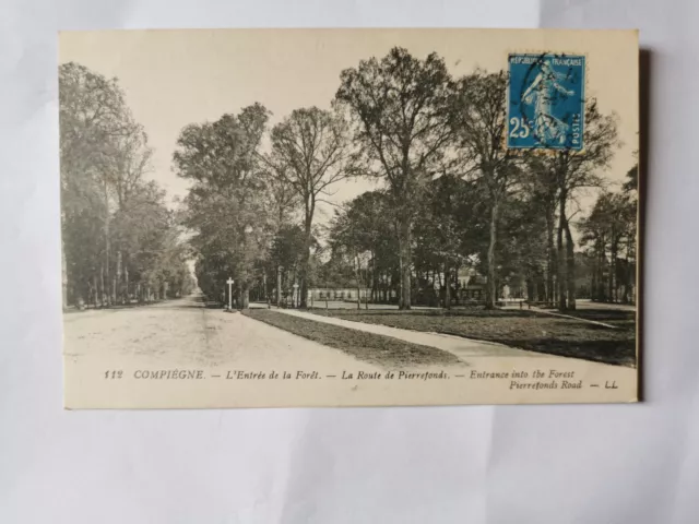 CPA 60 COMPIEGNE - L'Entrée de la Forêt - La Route de Pierrefonds