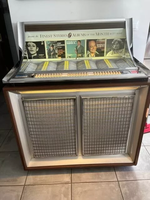 JUkBOX des années 60 en excellent état. Fabrication américaine.