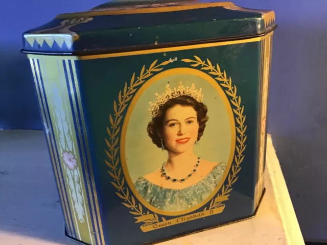 Queen Elizabeth II Coronation 1953 - Gray & Dunn Souvenir Biscuit Tin.