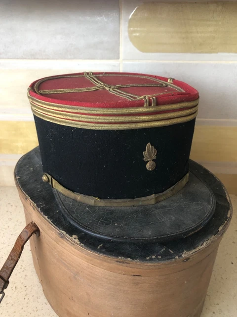 Boîte D'officier Militaire Ancienne – Col De Cygne Et éperons