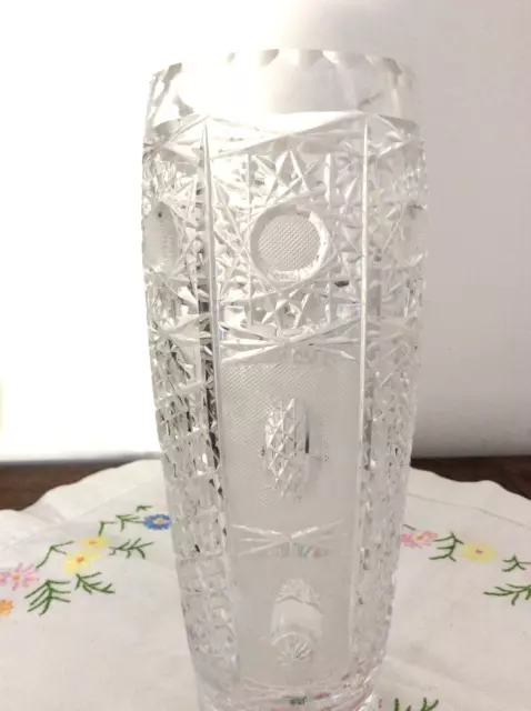 adorable  vase en cristal de Boheme taille 2