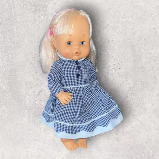 Poupée Famosa Vintage - Ancienne Poupée Blonde Avec Robe Bleu A Carreaux