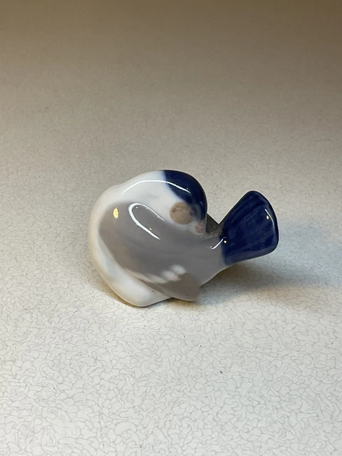 Oiseau Dormant , En Porcelaine Emaillée De Royal Copenhague , Danemark .