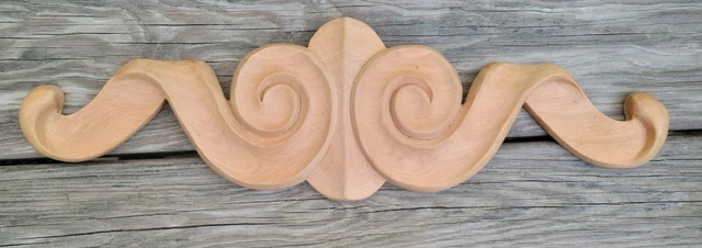 Aplique de madera superposición de corona de cereza. "Colección Contours 20"" x 5 5/8""X 1"