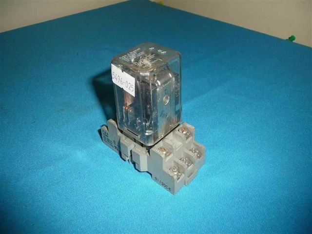 Potter & Brumfield KUP-14A15-240 KUP14A15240 240V Relay w/ Socket