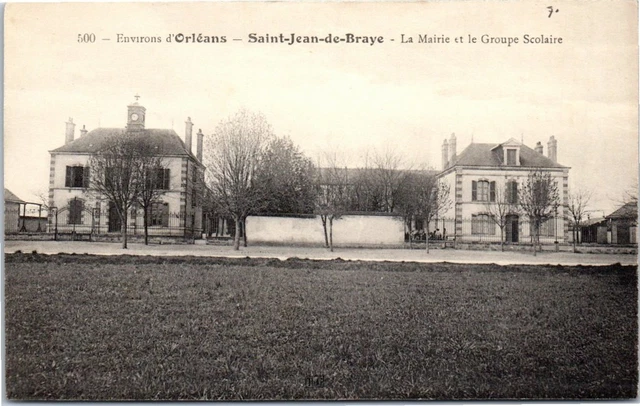 45 SAINT JEAN DE BRAYE - the town hall and school group