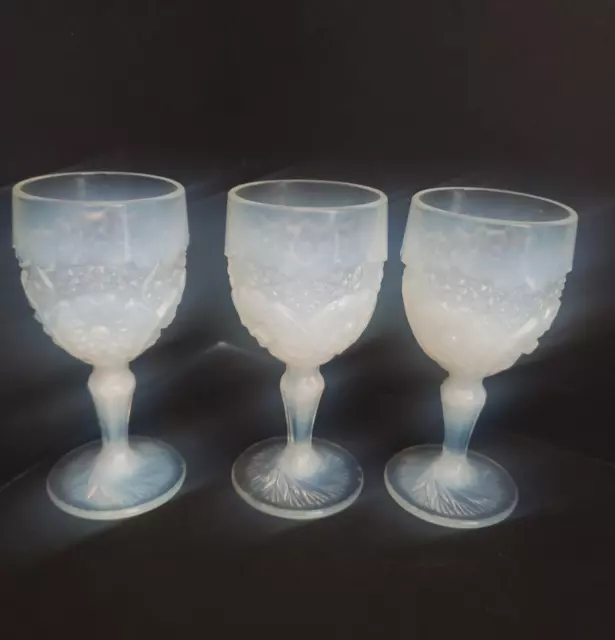 Vintage Degenhart Set Of 3 Pinwheel & Daisy Opalescent Goblets 4 3/8" x 2 1/8"n