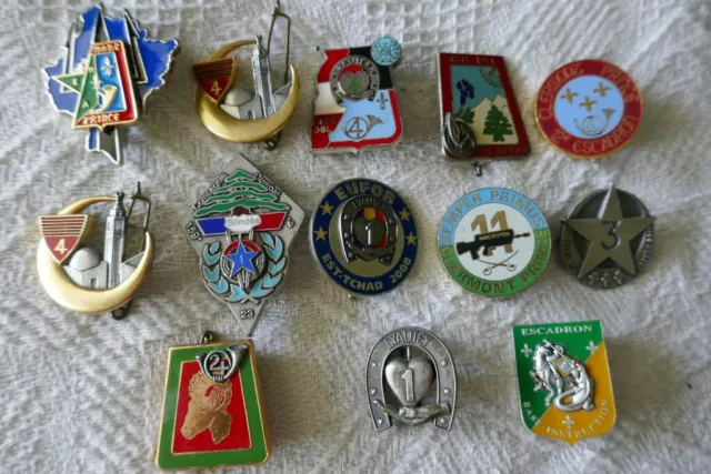 insignes  lot du 4° Chasseurs dont Lyautey Tchad matriculé divers escadrons