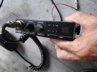 Vintage réaliste 40 Canaux d'urgence citoyens Band Radio TRC 409 testé fonctionne 