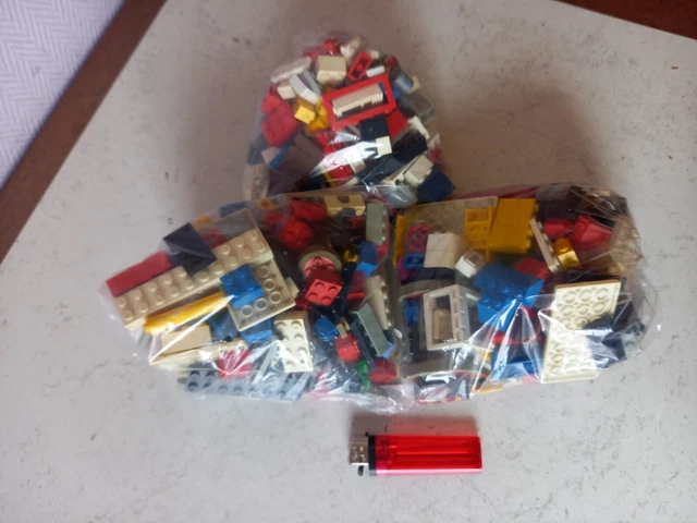 lot de lego en vrac de 918 grammes.