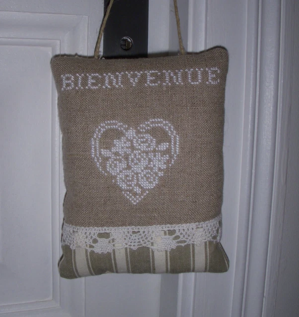 Coussin De Porte à Suspendre Linge Ancien Monogramme C Bas De Jupon Pour Le Frouf