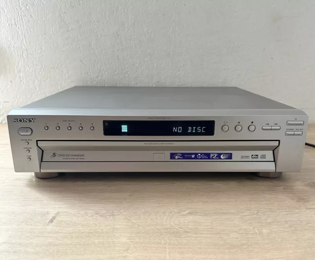 Lecteur DVD portable de 9 avec récepteur DVB-T2 Lenco DVP-9413