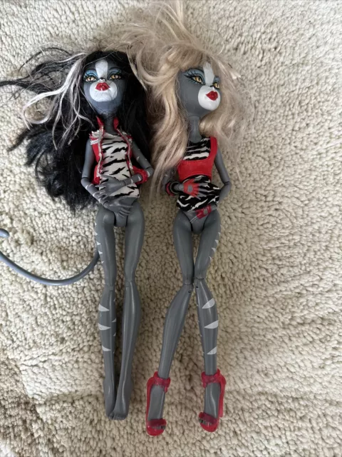 Monster High Doll Werecat Twins Meowlody & Purrsephone missing one tale