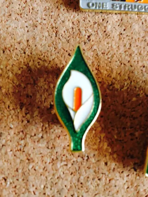 Easter Lily Enamel Pin Badge  - Irish Republican Rebel 1916 Rising 2