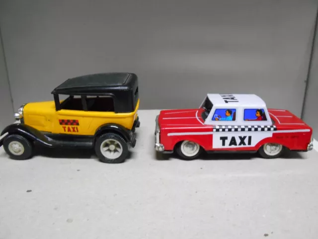 Lote De 2 Coches De Juguete Retrofriccion Taxi Usado