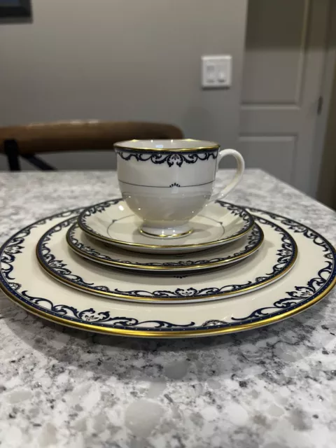 LENOX LIBERTY - Presidential Collection 5 piece place setting - Used LENOX LIBERTY - Presidential Collection 5 piece place setting - Used