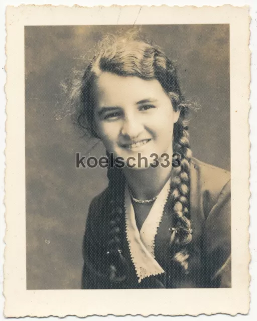 Foto Portrait BDM Mädchen mit Zöpfen 1937 ... Deutsche Mädels ...