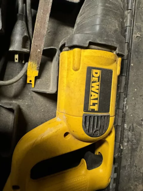 Dewalt DW304P VS Reciprocating Saw 2