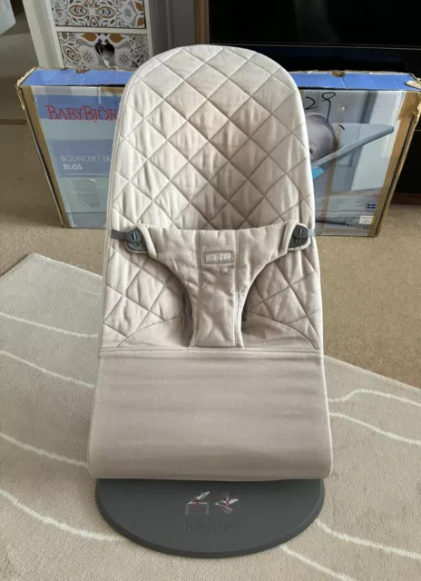 Baby Bjorn Bliss bouncer In Beige. Newest Version. Boxed and In Good Condition