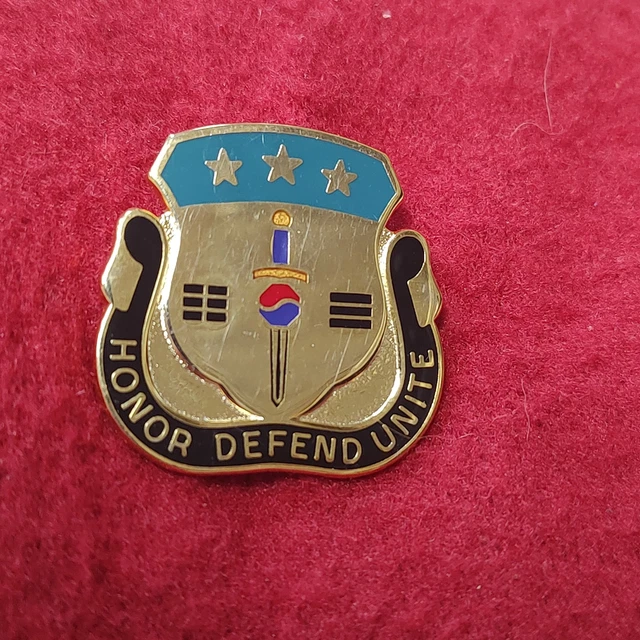 VINTAGE US ARMY 8th ARMY DPECIAL TROOPS BATTALION Badge Pin 19CR8 4 