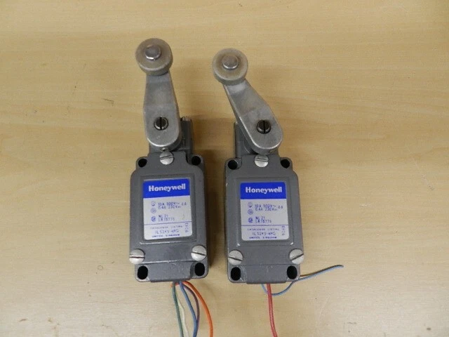 Lot Of 2 Micro Switches 1Ls243-4Pg With Roller Arms