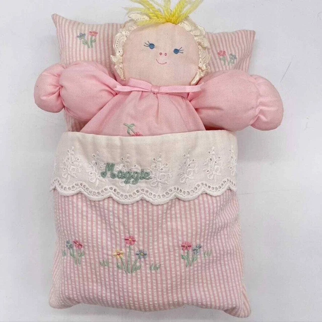 Almohada de bebé vintage rosa House of Hatten y muñeca rubia de felpa a juego